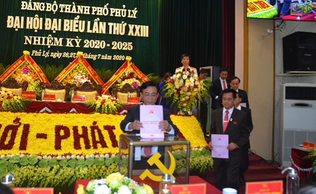 Đại hội bỏ phiếu bầu Ban Chấp hành Đảng bộ thành phố Phủ Lý nhiệm kỳ 2020 - 2025