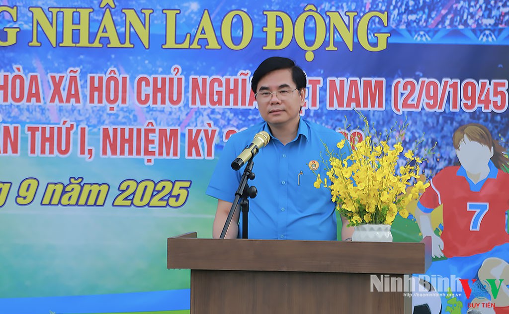khai mac giai bong da nam nu cong nhan lao dong nha may dong c1b2