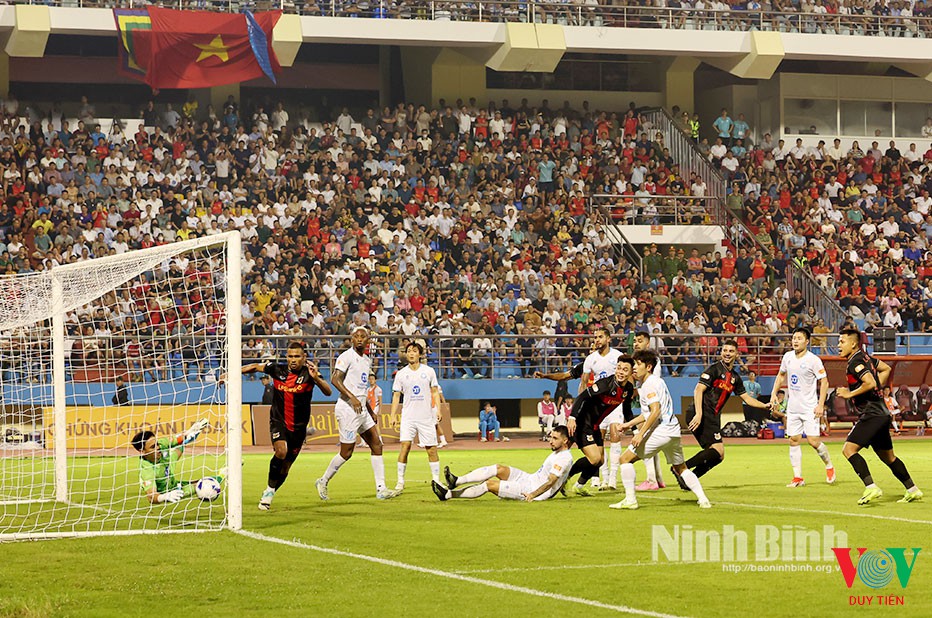 ninh binh fc thep xanh nam dinh chu san dai thang d5a9