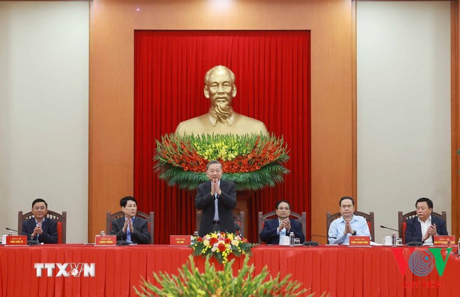 tieu ban van kien